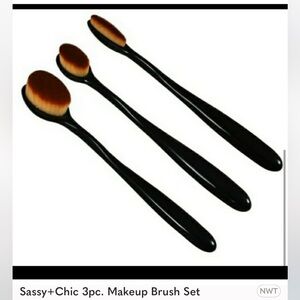 Oval Eye Brushes for Foundation, Contour and Shadow.